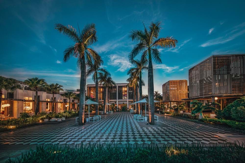Long Beach Mauritius - Trendy Beach Resort